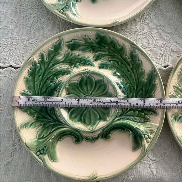 1930's French Artichoke
Plate by Gien. - Picture 5 of 12